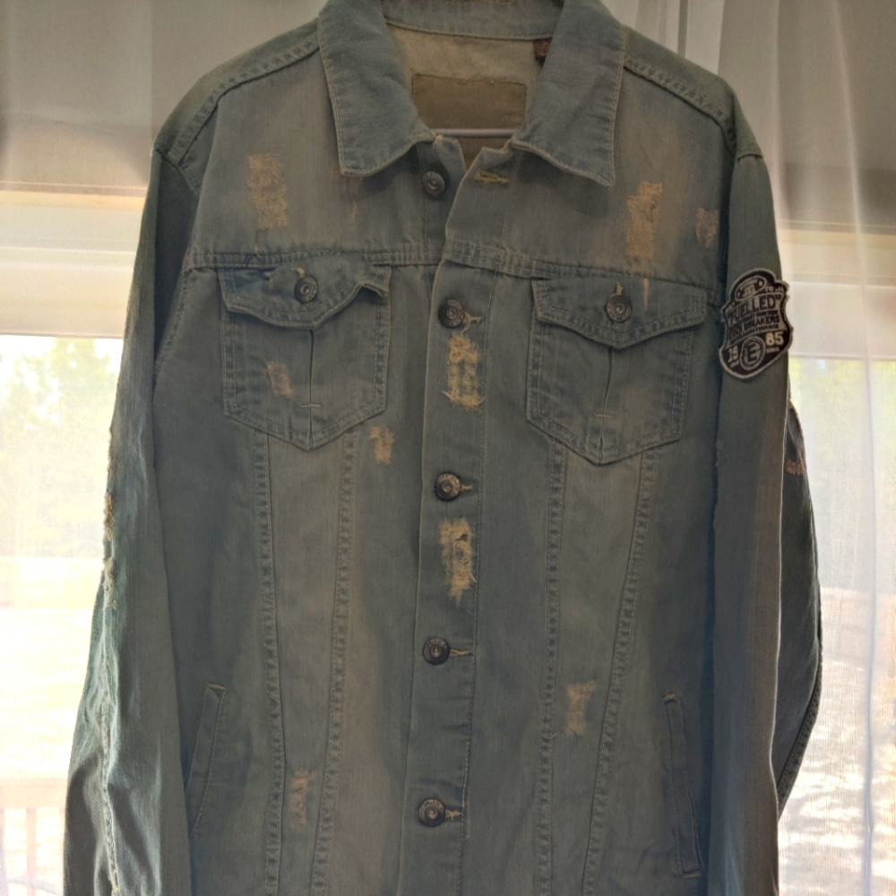 Lightweight Blue Denim Jacket with Distressed Style and Classic Features